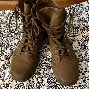Nike combat boots size 8